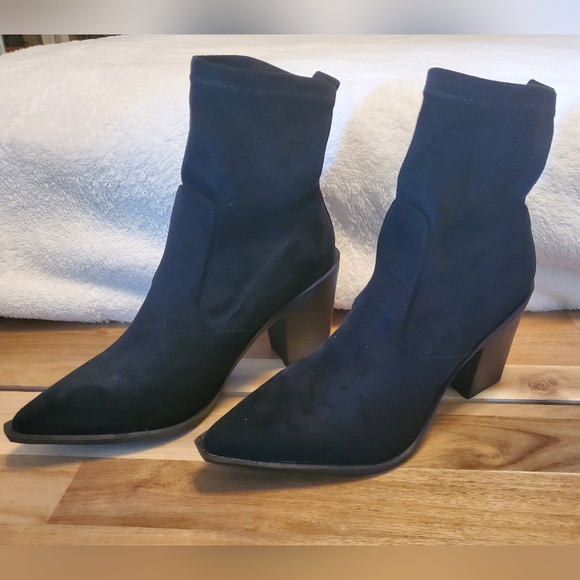 Nasty Gal Suede Pointy Black Boots - Picture 7 of 7